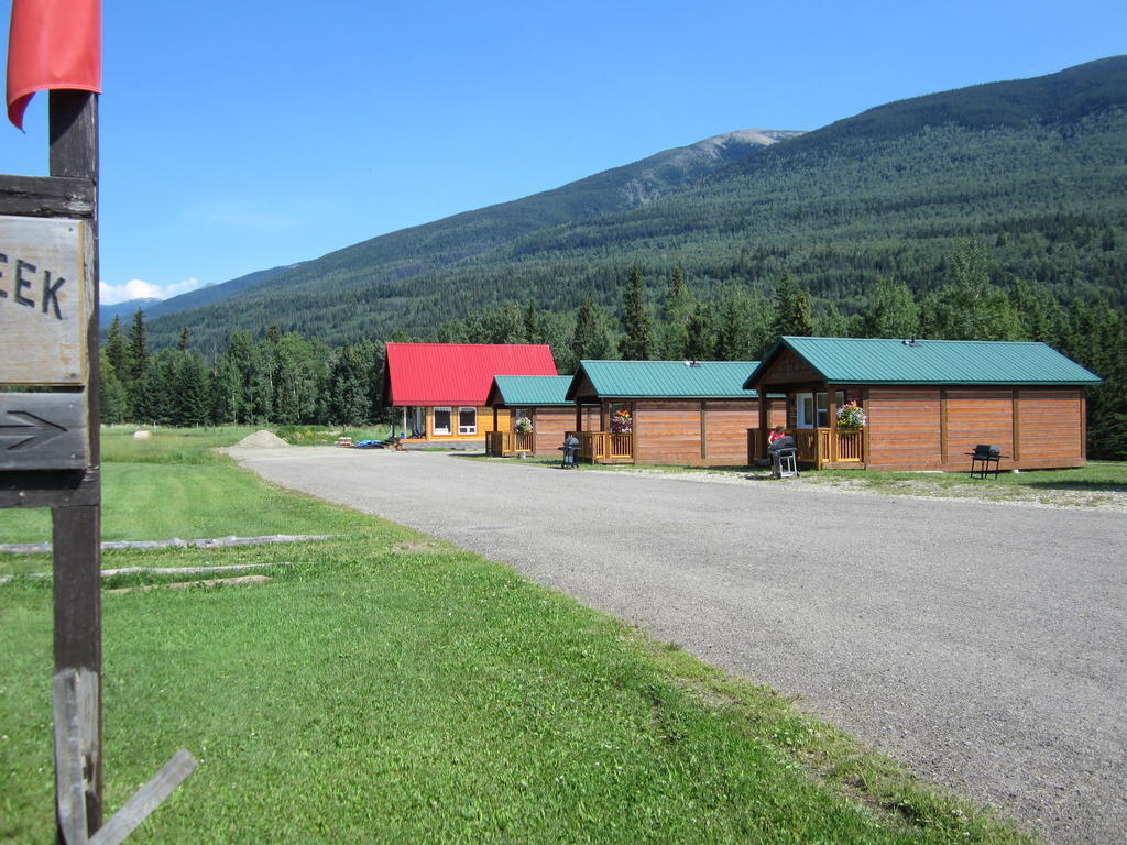 Beaver Creek Lodge And Cabins McBride Екстериор снимка